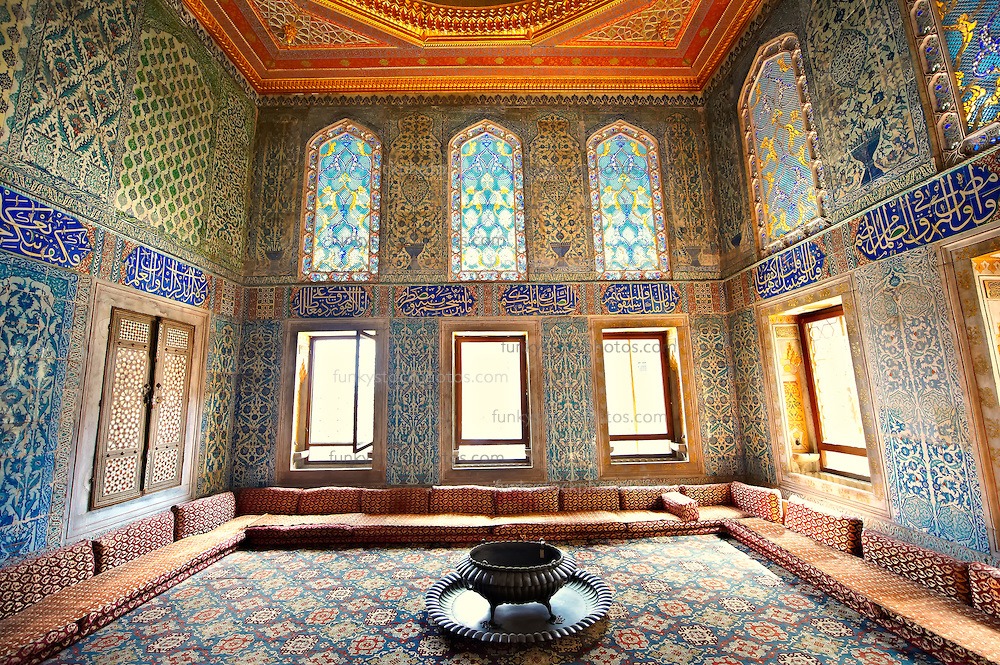 Ottoman. designed tiled rooms of the Crown Prince in the Harem of the Topkapi Palace, Istanbul, Turkey