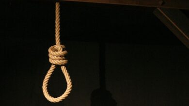 Dinini değiştireni öldürün